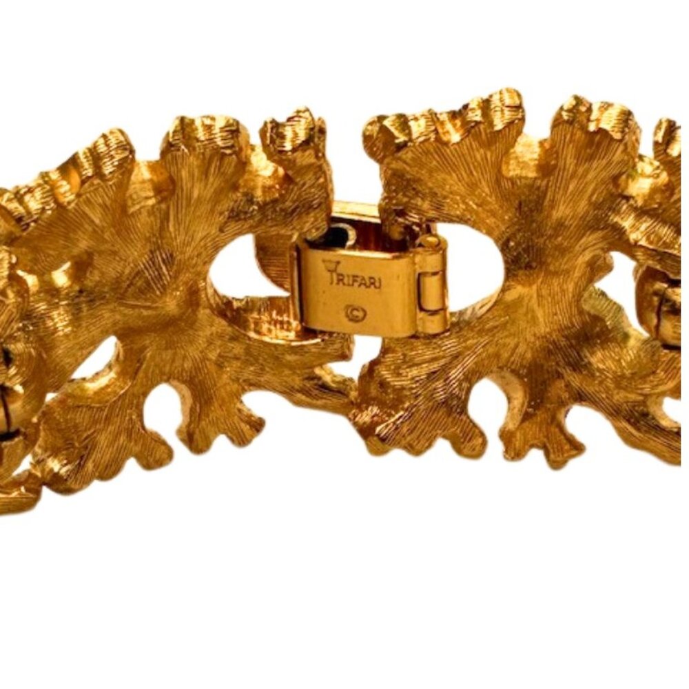 Vintage Crown Trifari Chunky Leaf Gold Tone Bracelet - Picture 4 of 6